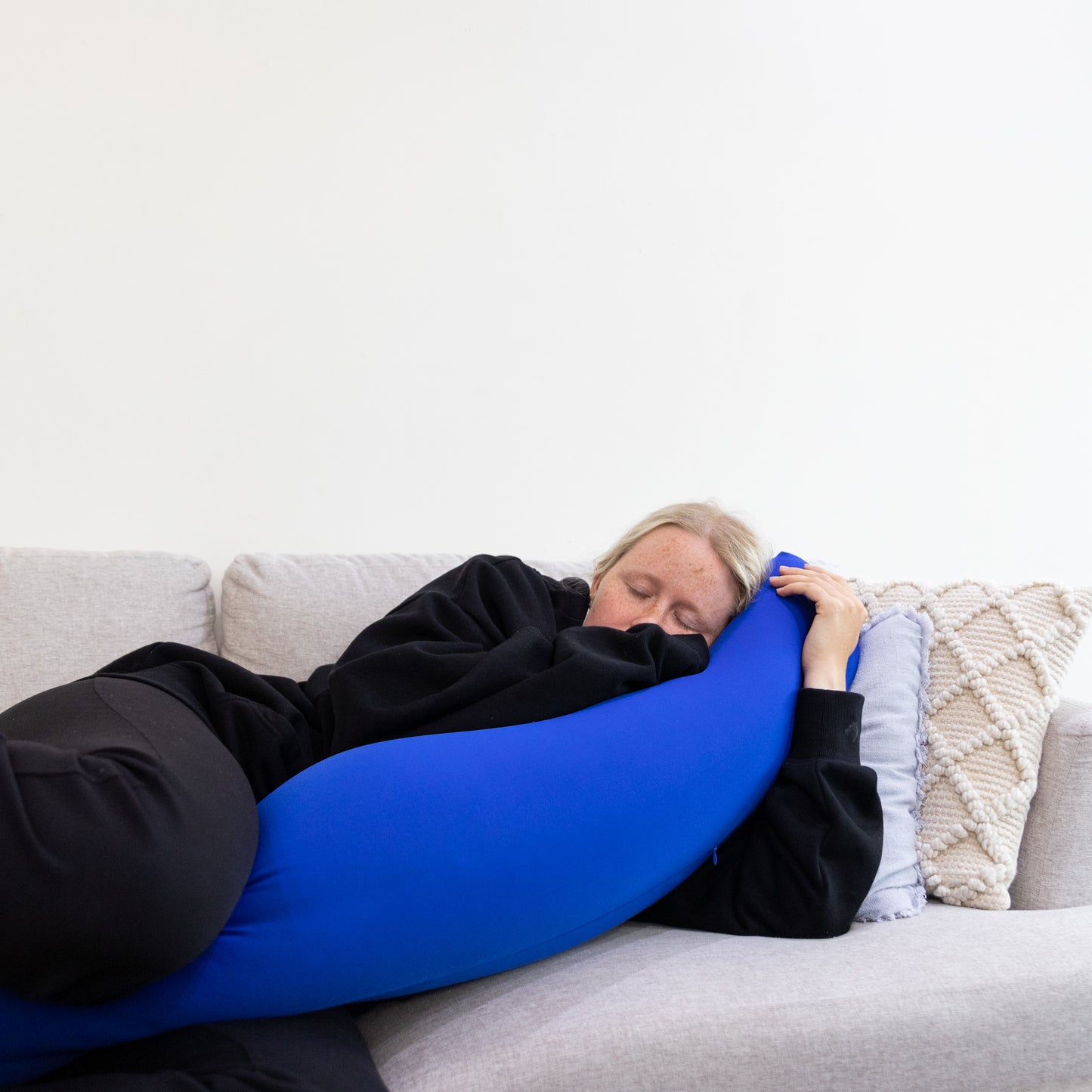 Slugzilla - Pregnant body pillow in blue